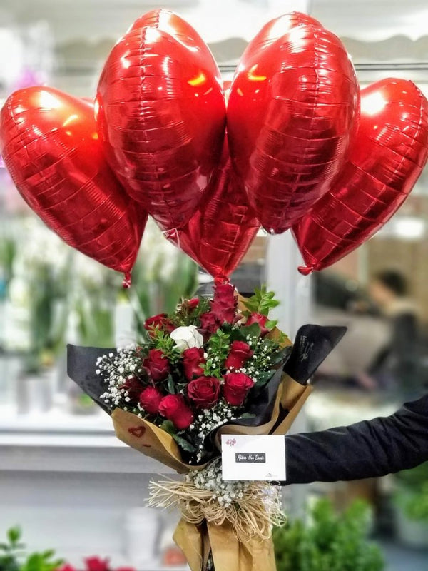 Aşkınıza 11 Güllü ve 4 Uçan Balon
