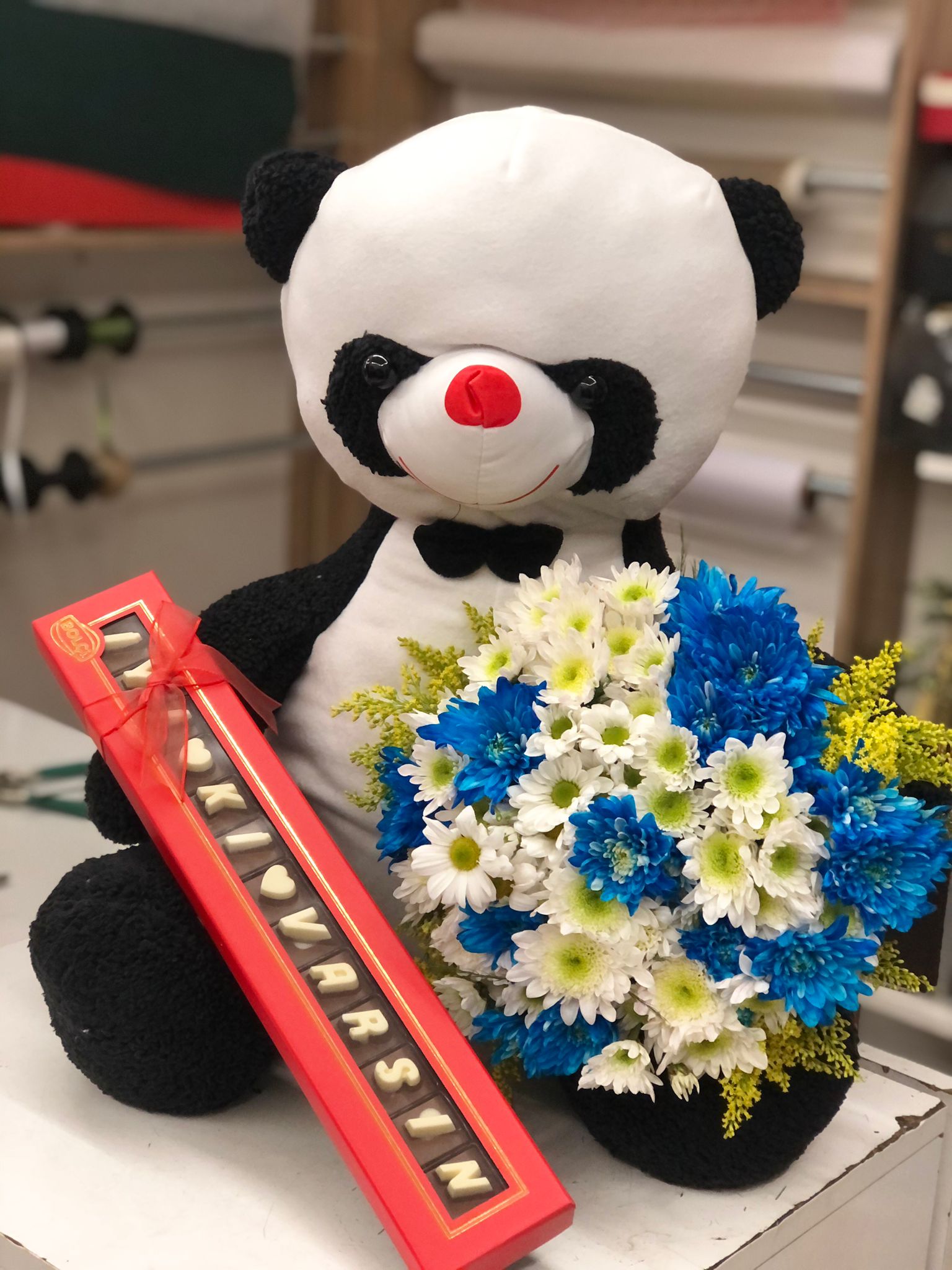 50 cm Panda + Renkli Papatya + Mesajlı Çikolata